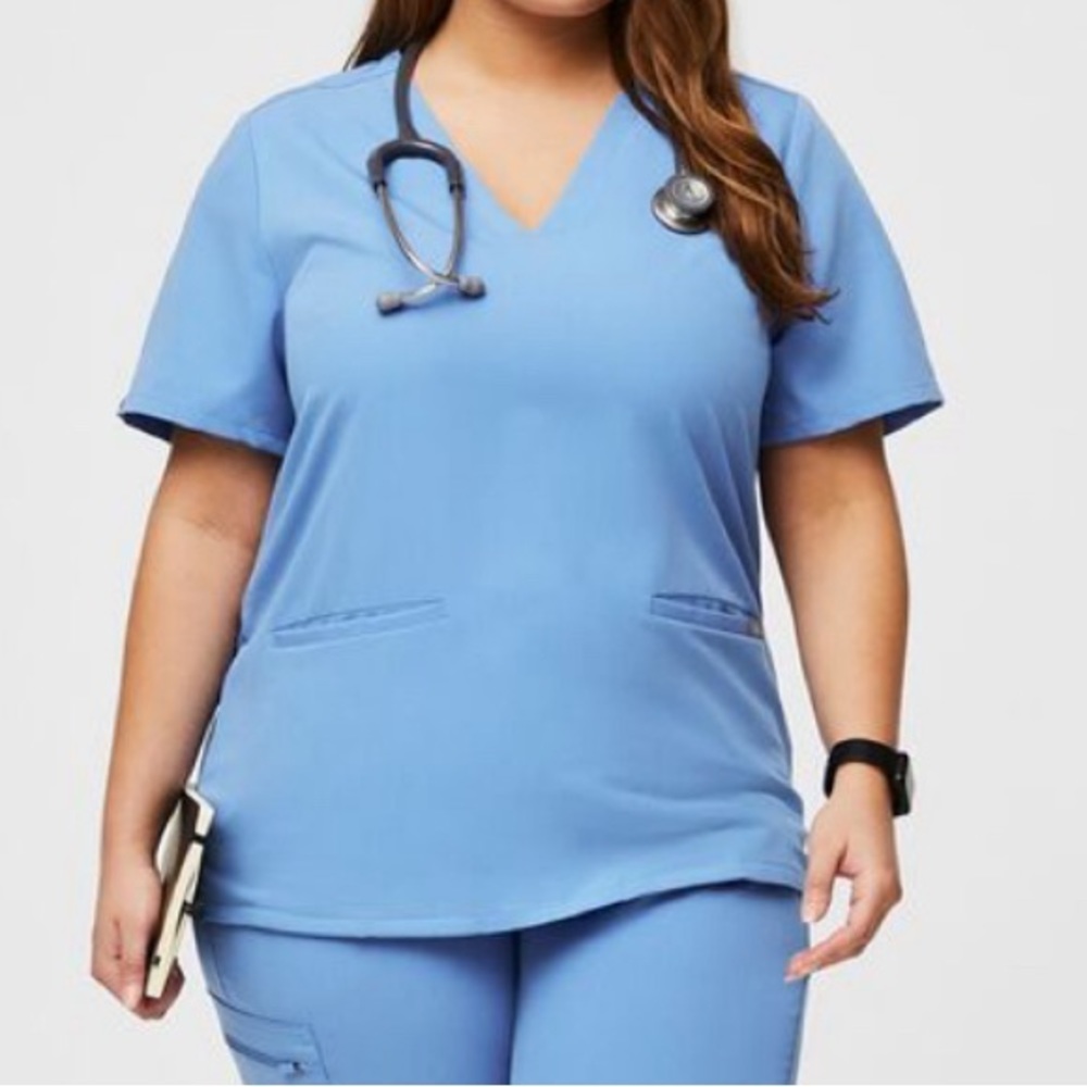 Figs Casma Three-Pocket Scrub Top
